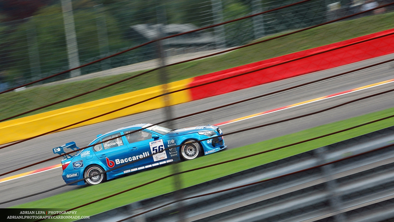 Illustration for article titled A swarm of race cars at Spa-Francorchamps